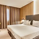 Отель Silken Ciudad