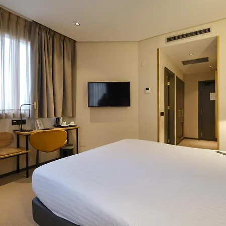 Silken Ciudad 4*