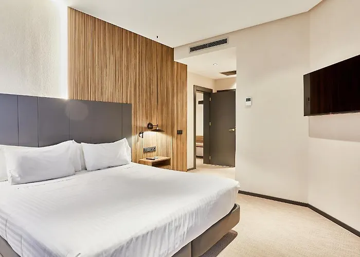 Silken Ciudad Ξενοδοχείο 4*