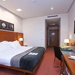 فندق Silken Ciudad خيخون