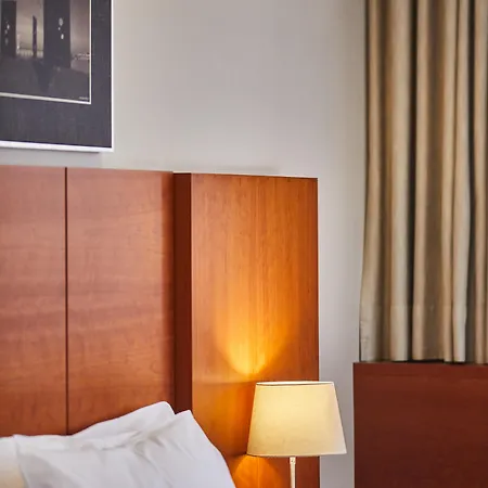 Szálloda Silken Ciudad 4*