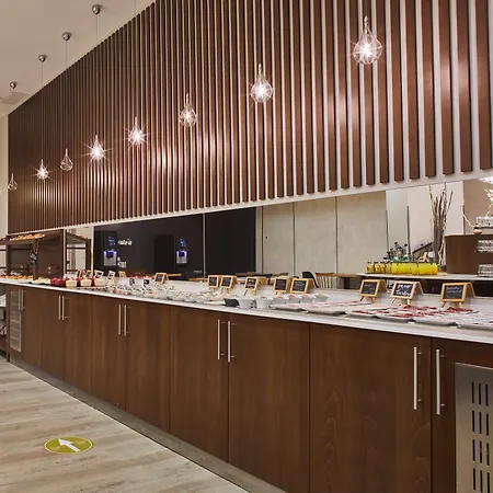 Szálloda Silken Ciudad 4*