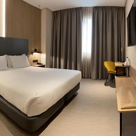 Szálloda Silken Ciudad 4*
