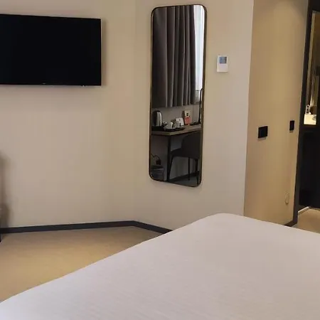 Silken Ciudad Hotell